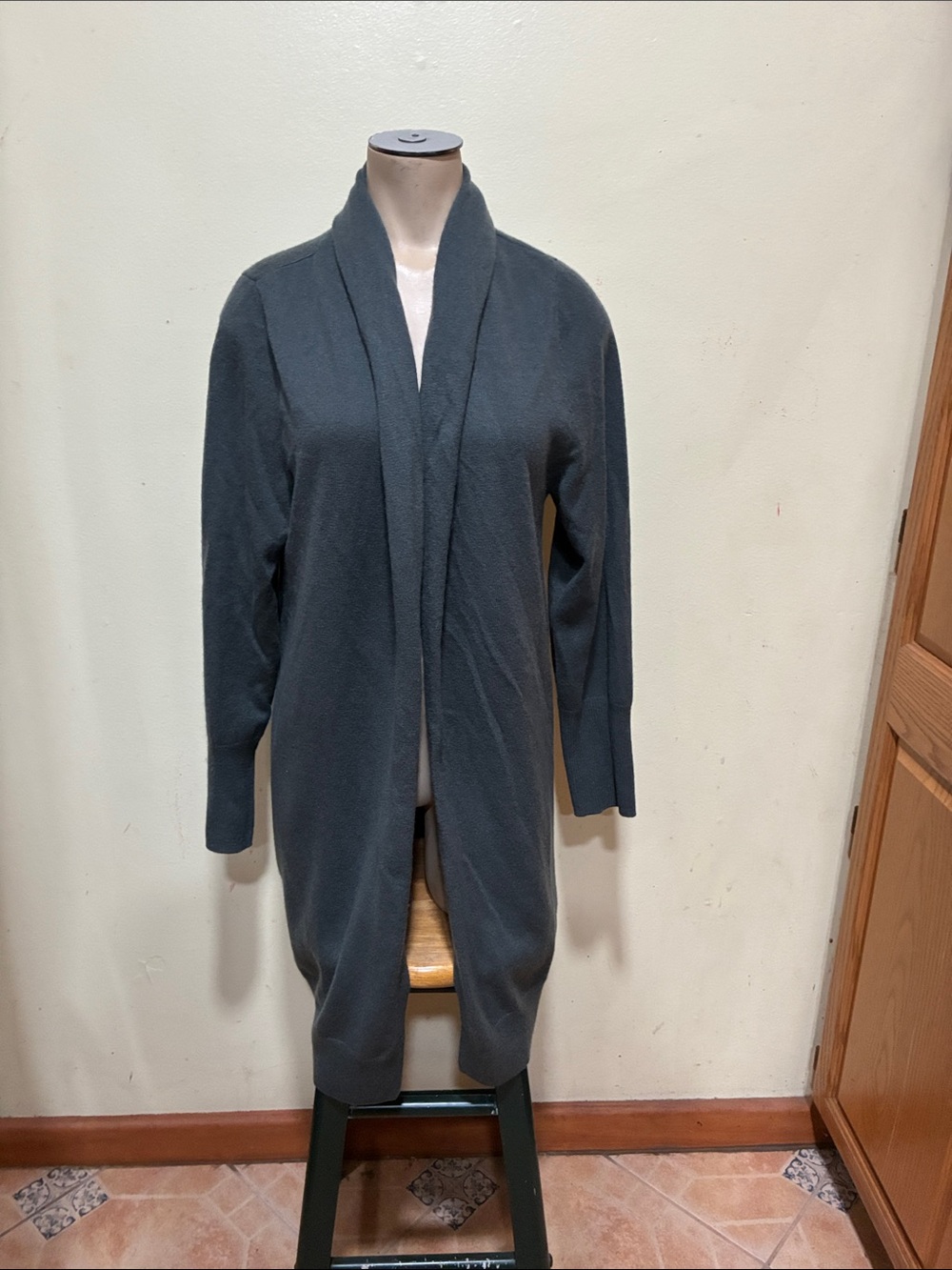 Quince 100% Cashmere Sweater cardigan in Deep Gray